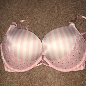 Victoria’s Secret 34D push up bra pink and white